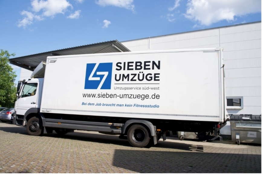 Sieben Umzüge LKW